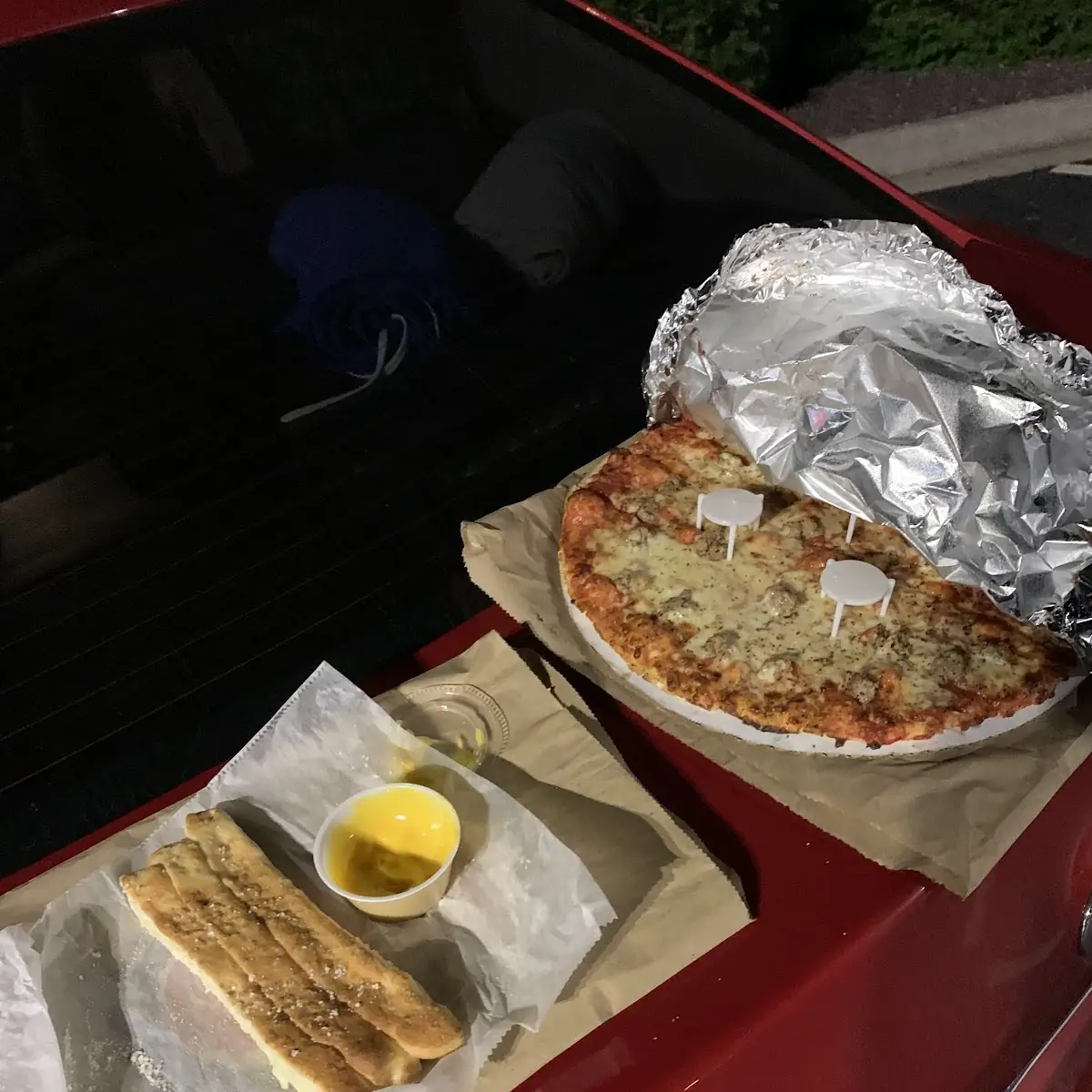 lg Sausage Pizza with Breadsticks with Cheese