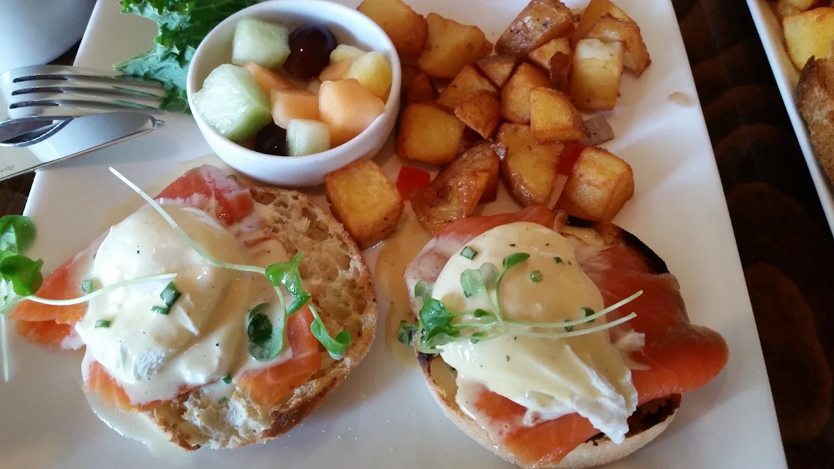 Smoked Salmon Eggs Benedict
