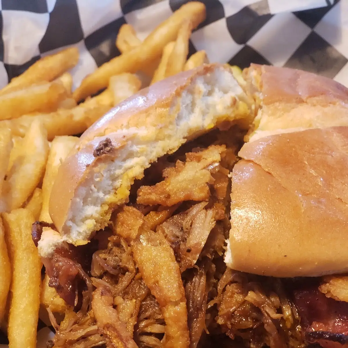 Hamburger with Pulled Pork