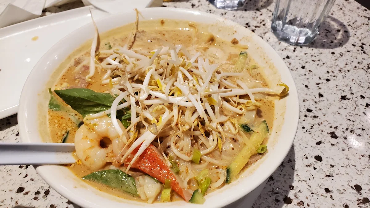 Peanut Satay Seafood Noodle Soup, Noodle King