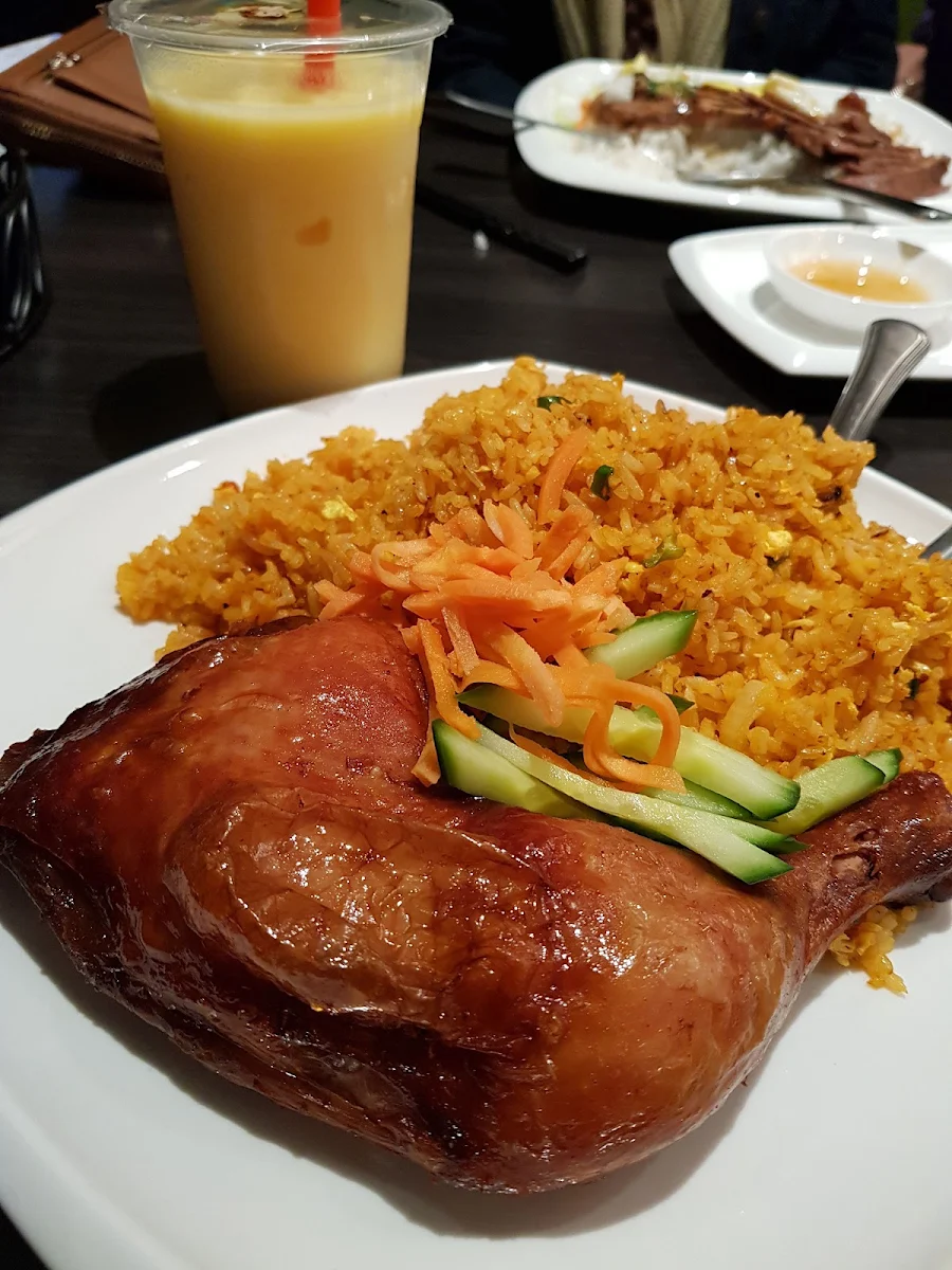 Roast Chicken on Red Fried Rice, Noodle King