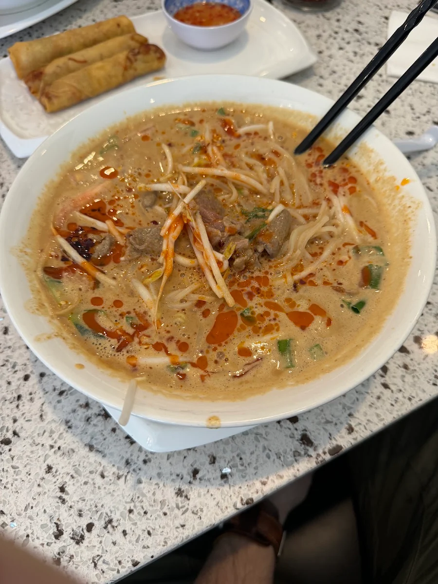 Spicy Sate Beef Rice Noodle Soup, Noodle King