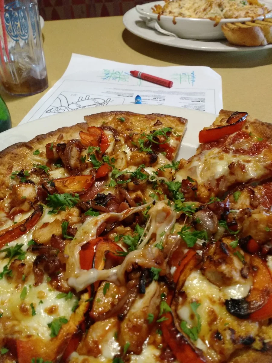 'Kickin’ Chicken Shawarma Pizza