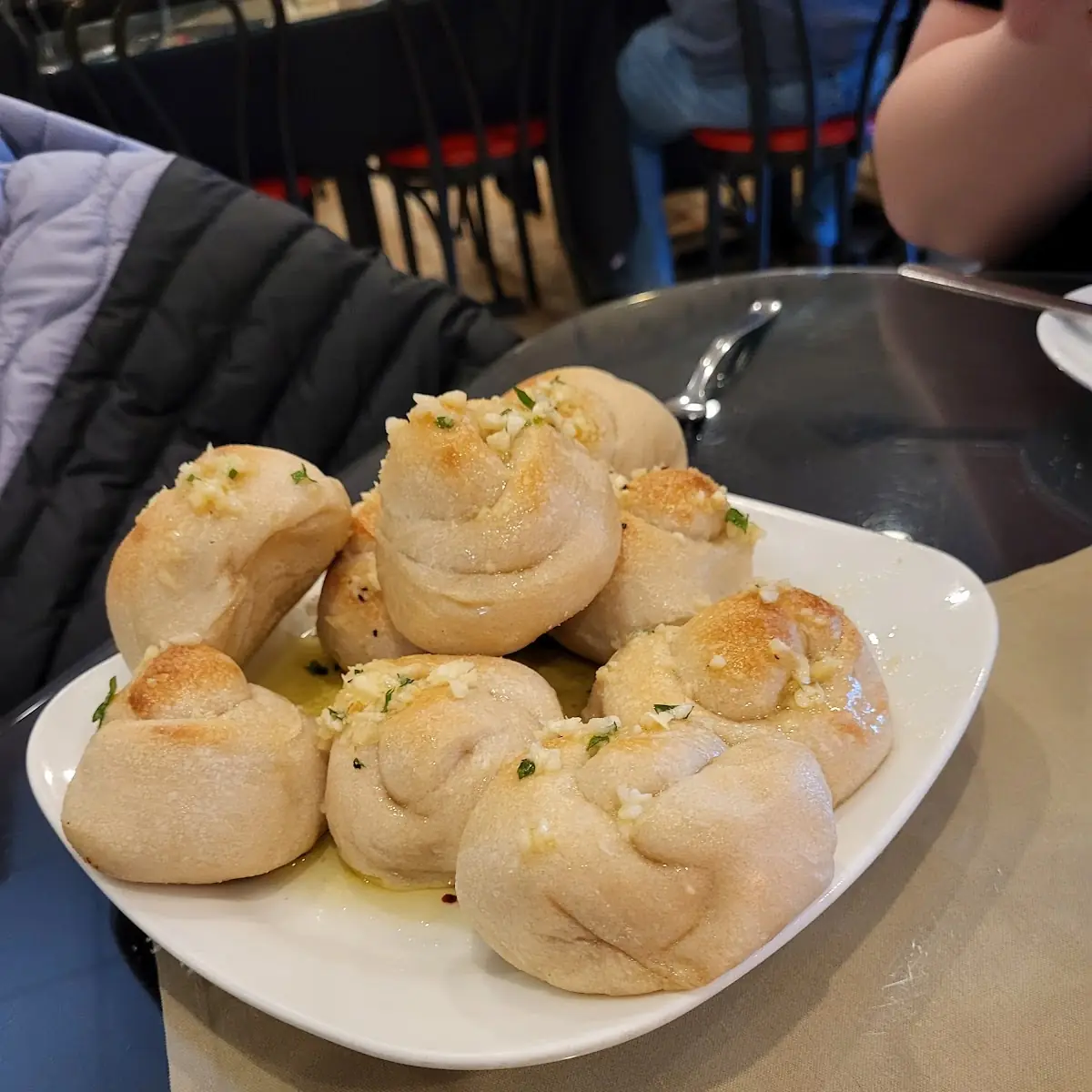 Garlic Knots with Dipping Sauce