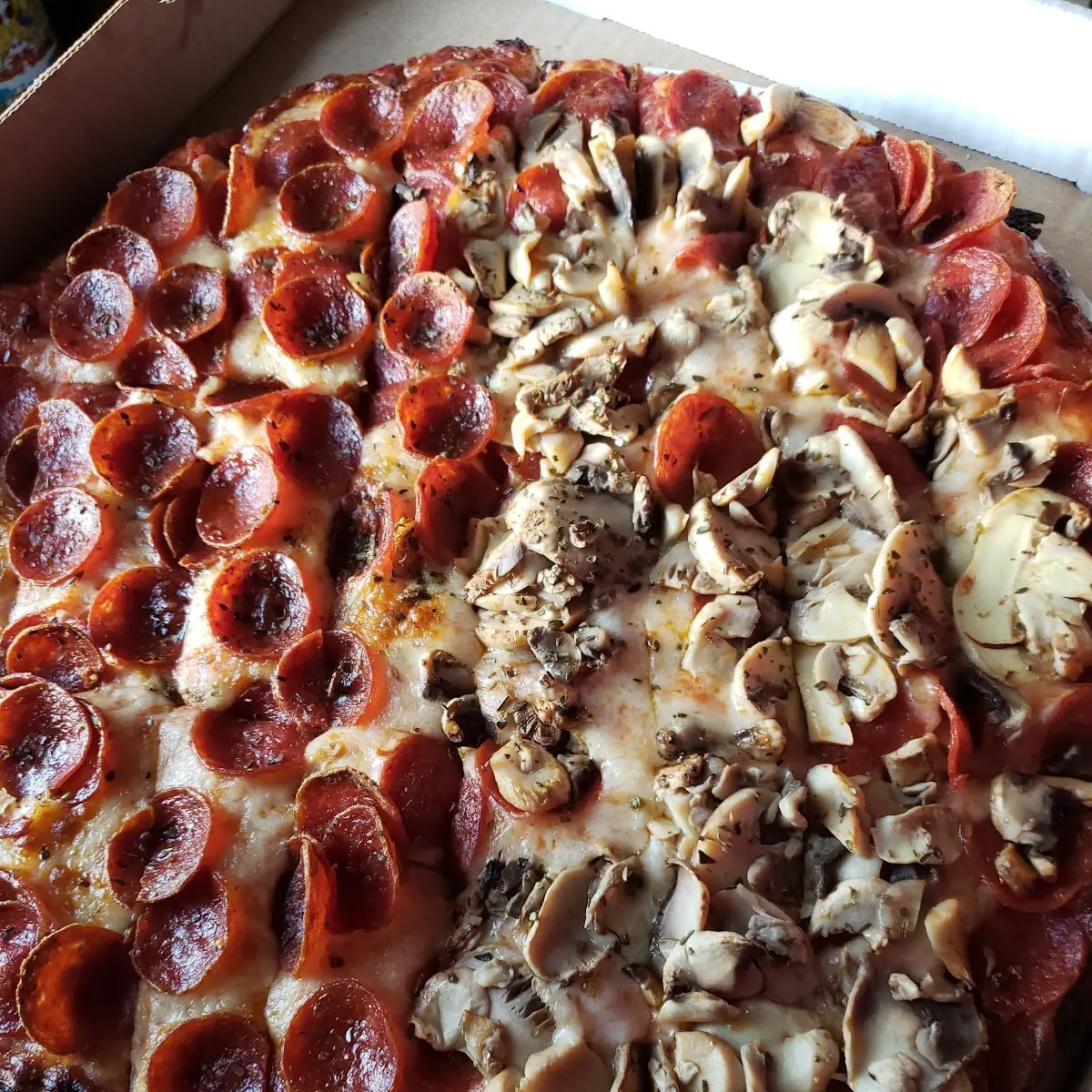 Extra Cheese Peperaoni Half Mushroom Pizza