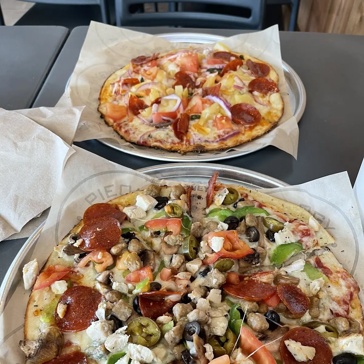 Pizza Combo Con Diferentes Ingredientes Al Gusto