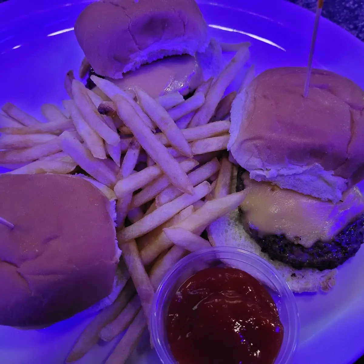 Cheeseburger Sliders with Fries