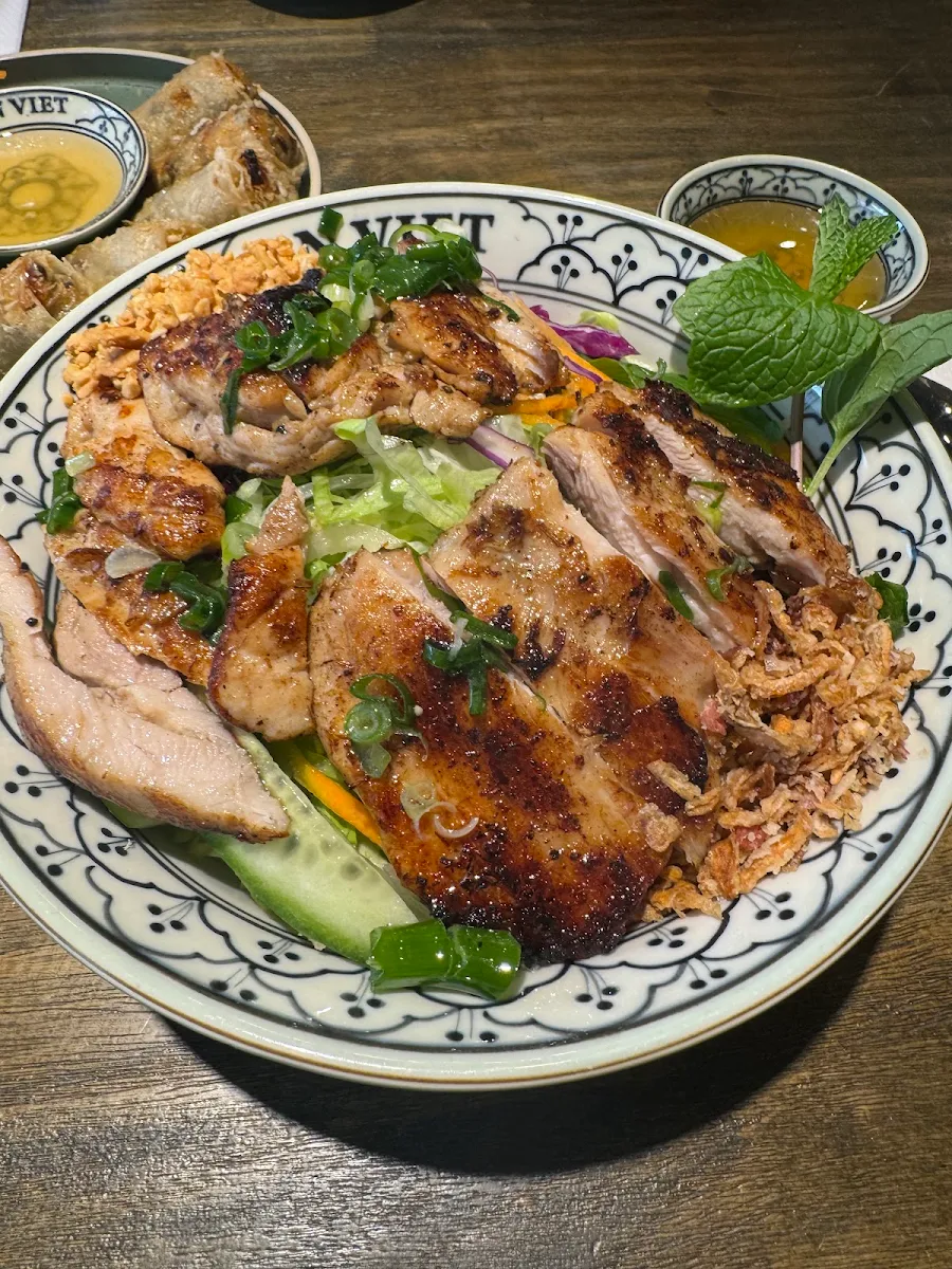 Lemongrass Chicken Vermicelli Salad
