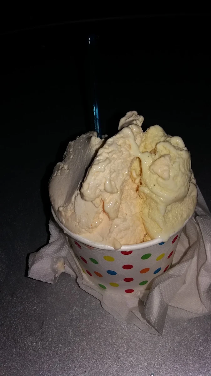Peach and Vanilla Ice Cream