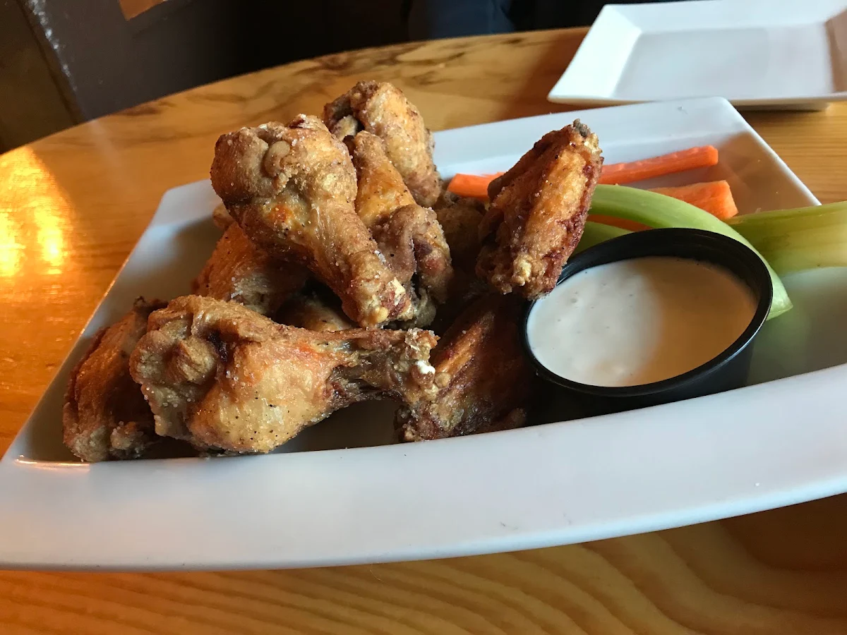 Salt and Pepper Wings, The Flealess Hound Pub