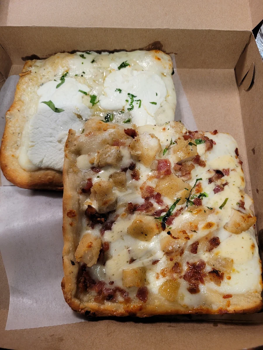 Quattro Formaggio Pizza Chicken Bacon Ranch Pizza