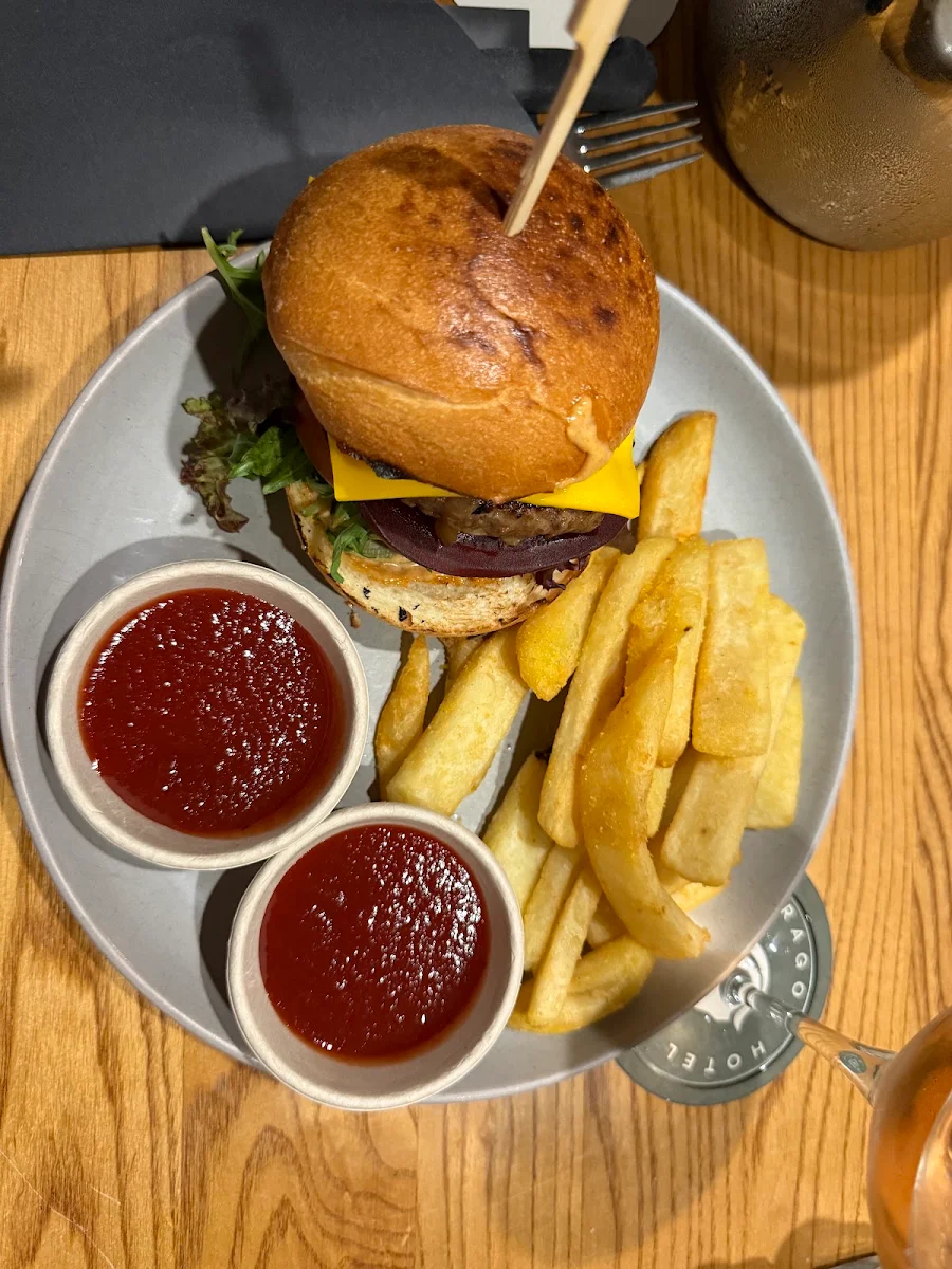 Aussie Burger, Paragon Hotel