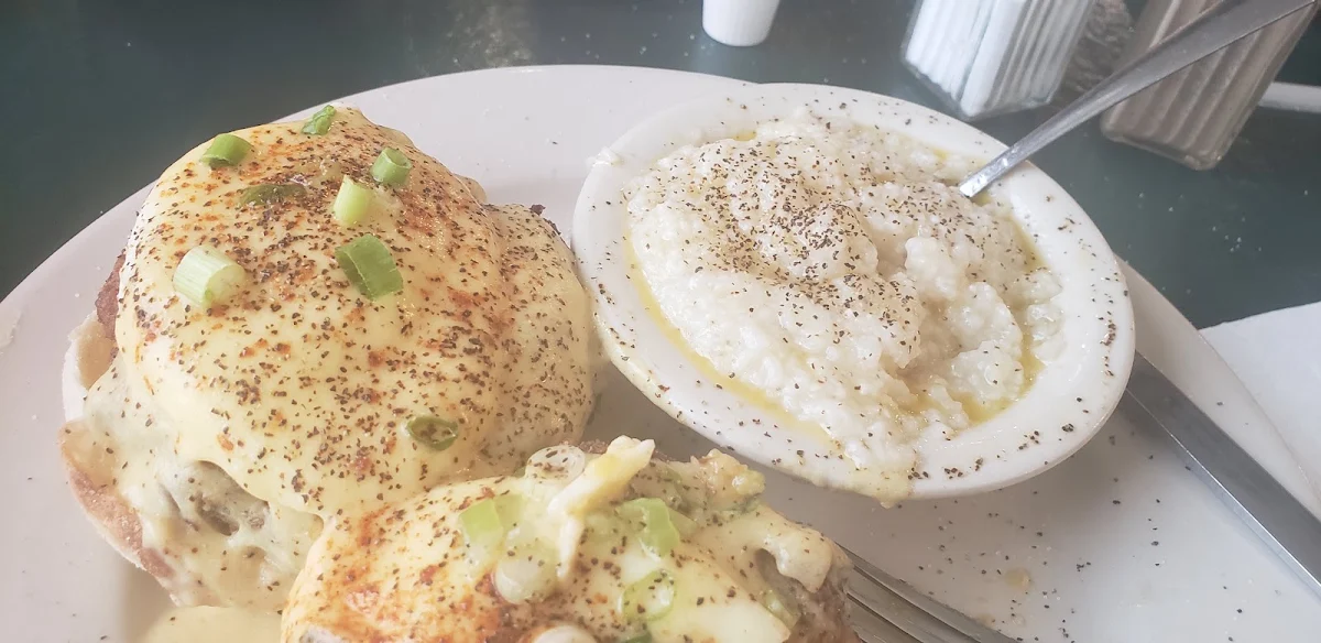 Crab Cake Eggs Benedict