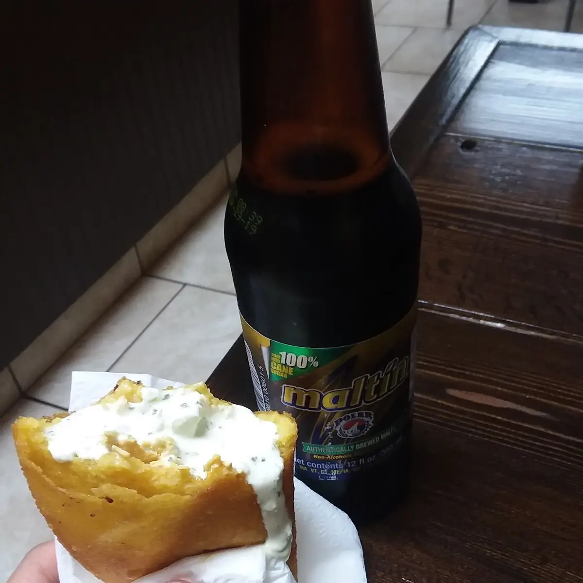 Empanada de Pollo Y Malta Polar