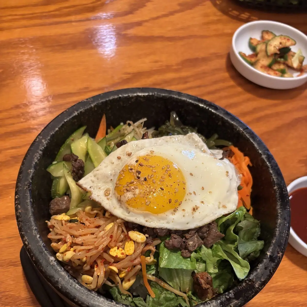 돌솥비빔밥 dolsot bibimbap
