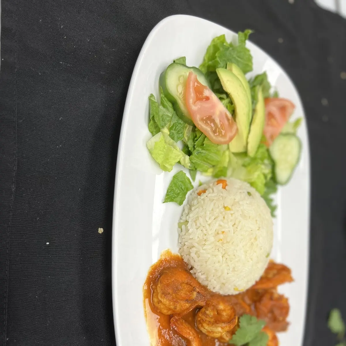 Camarones Ala Diabla Arroz Blanco Gitomate Aguacate Lechuga Romana