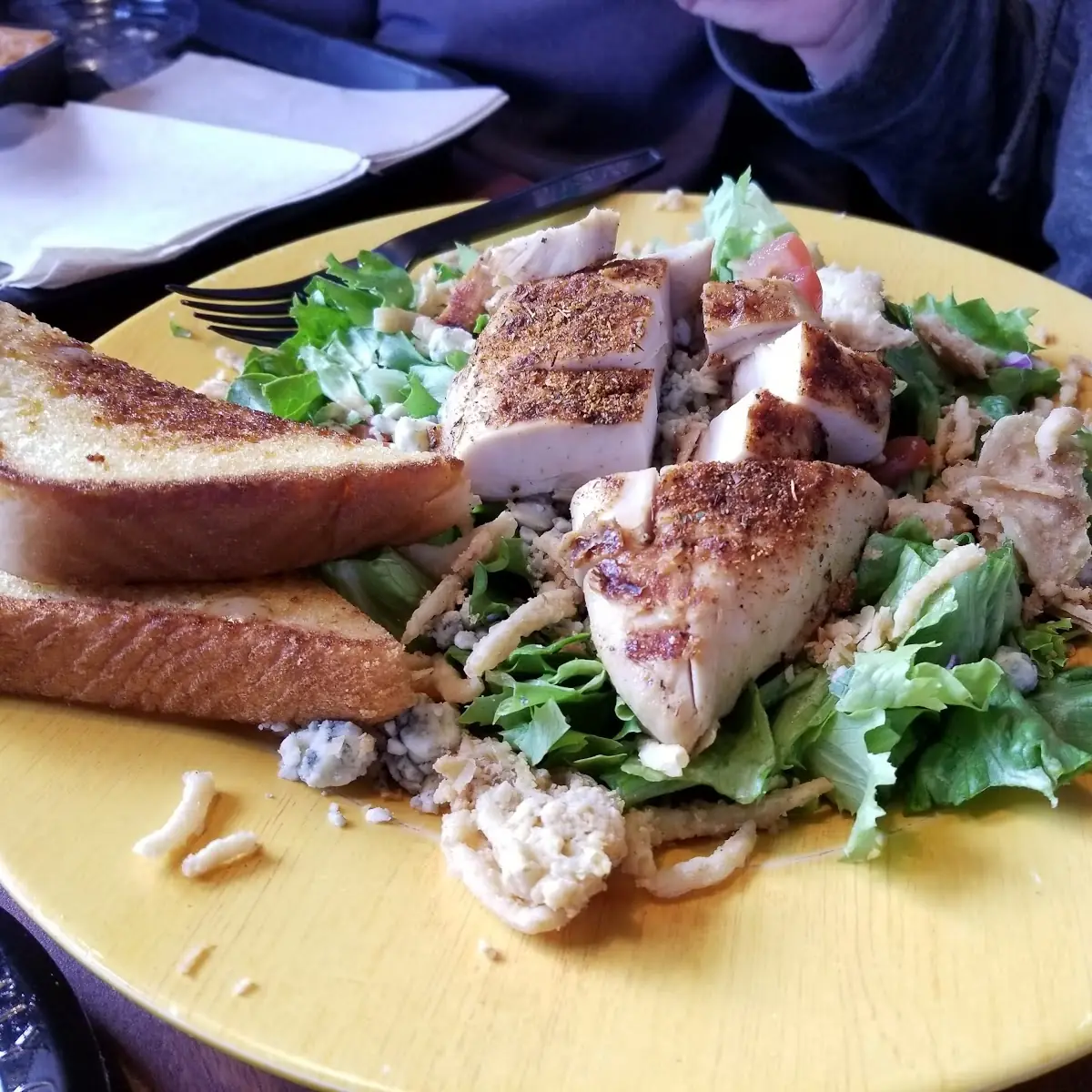 Blue Cheese Salad with Grilled Chicken