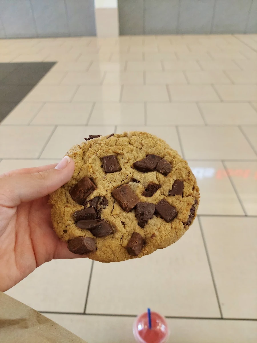 Chocolate Chip Cookie
