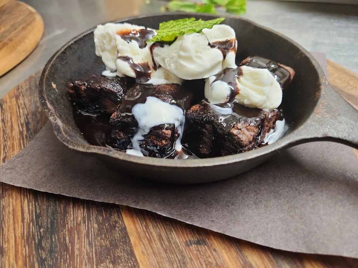 Hot Skillet Brownie, The Squire Pub & Grill