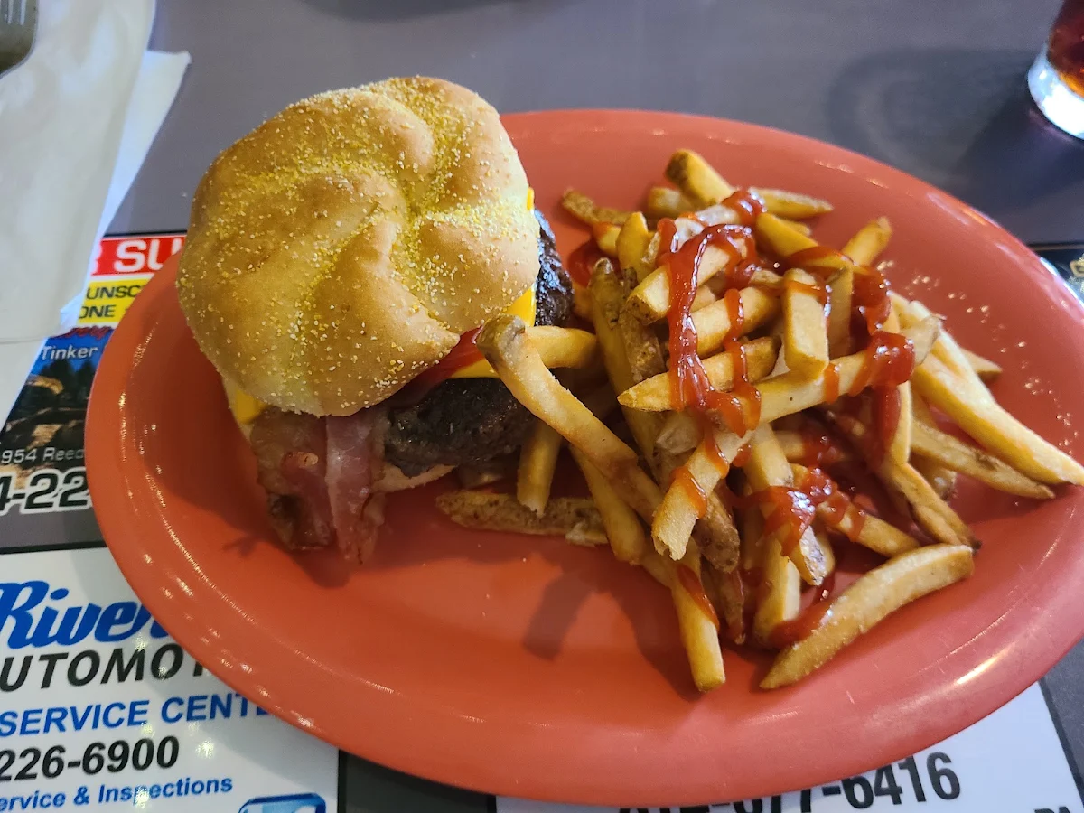 Bacon Cheeseburger& Fries