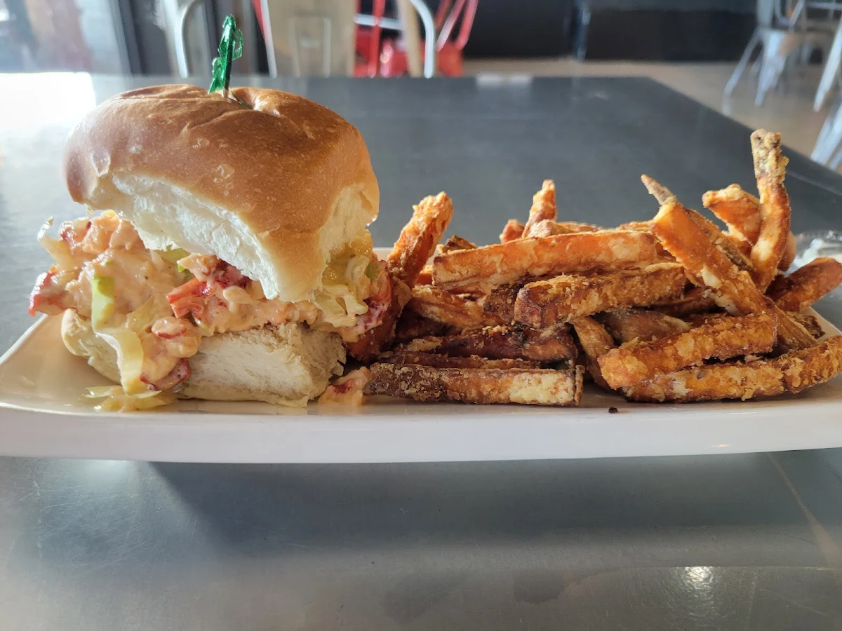 Lobster Roll with Fries