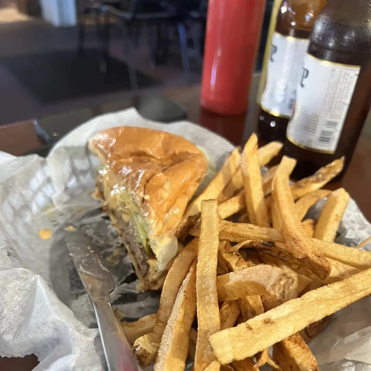 Cheeseburger with Crispy French Fries