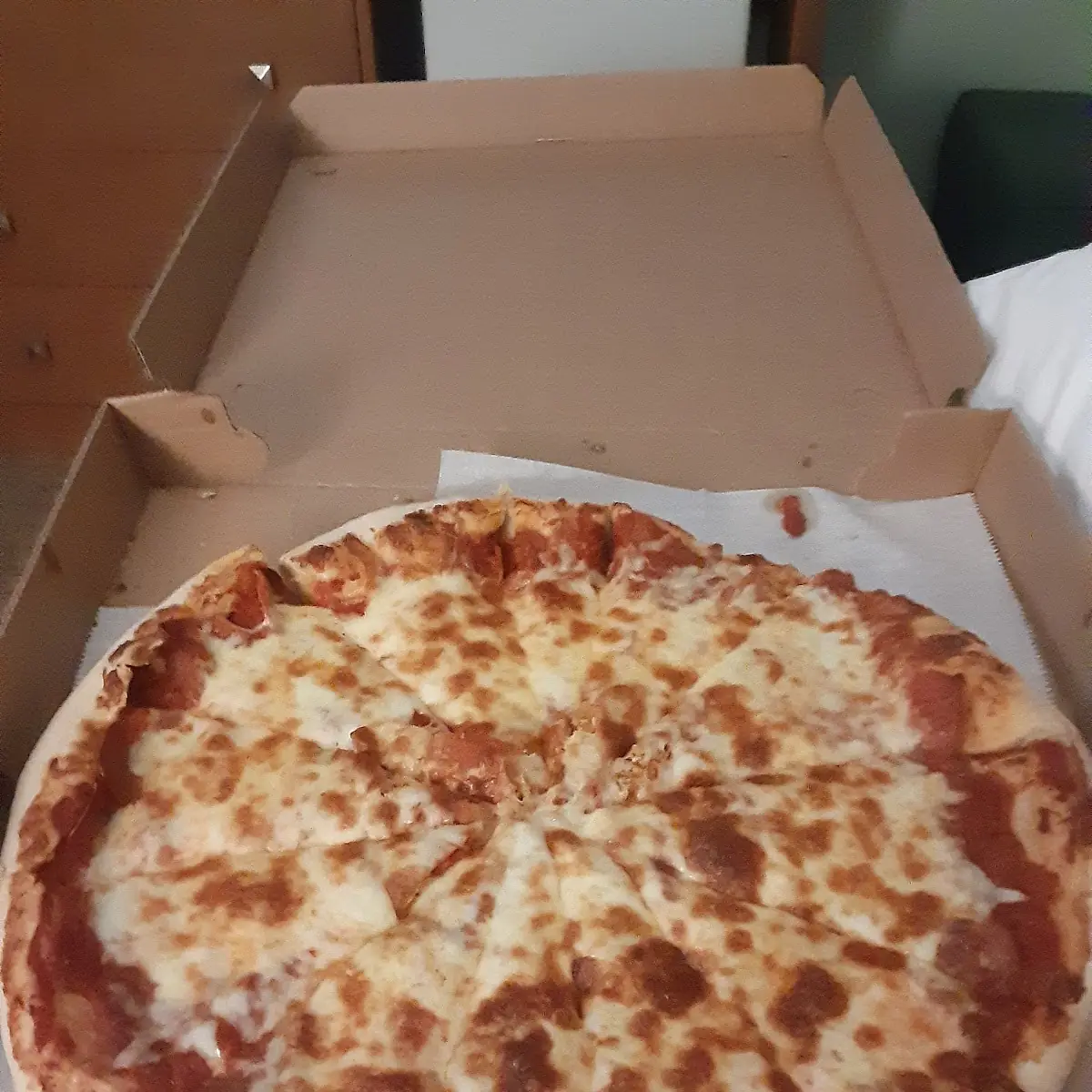 Large Pepperoni Pizza