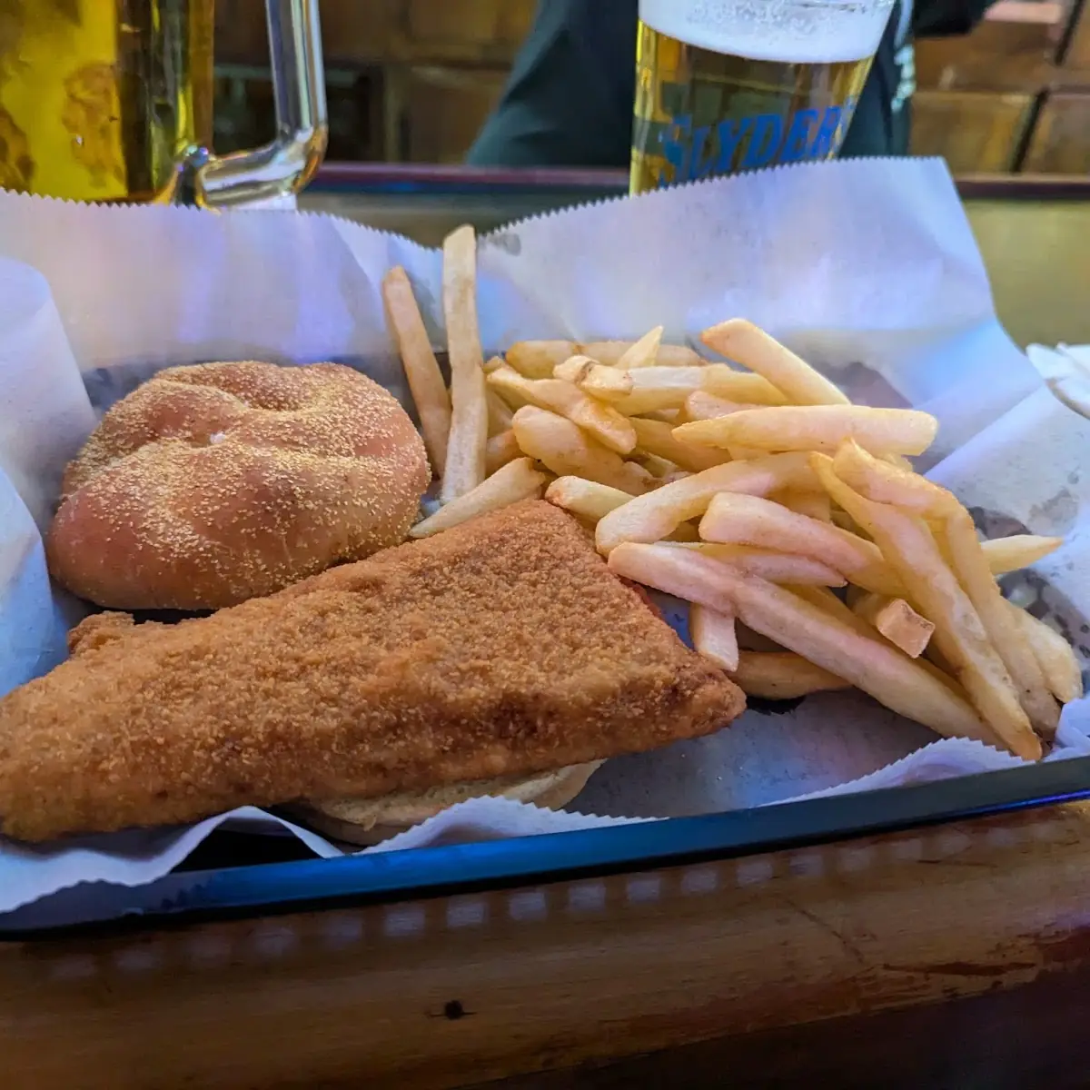 Fish Sandwich w Fries