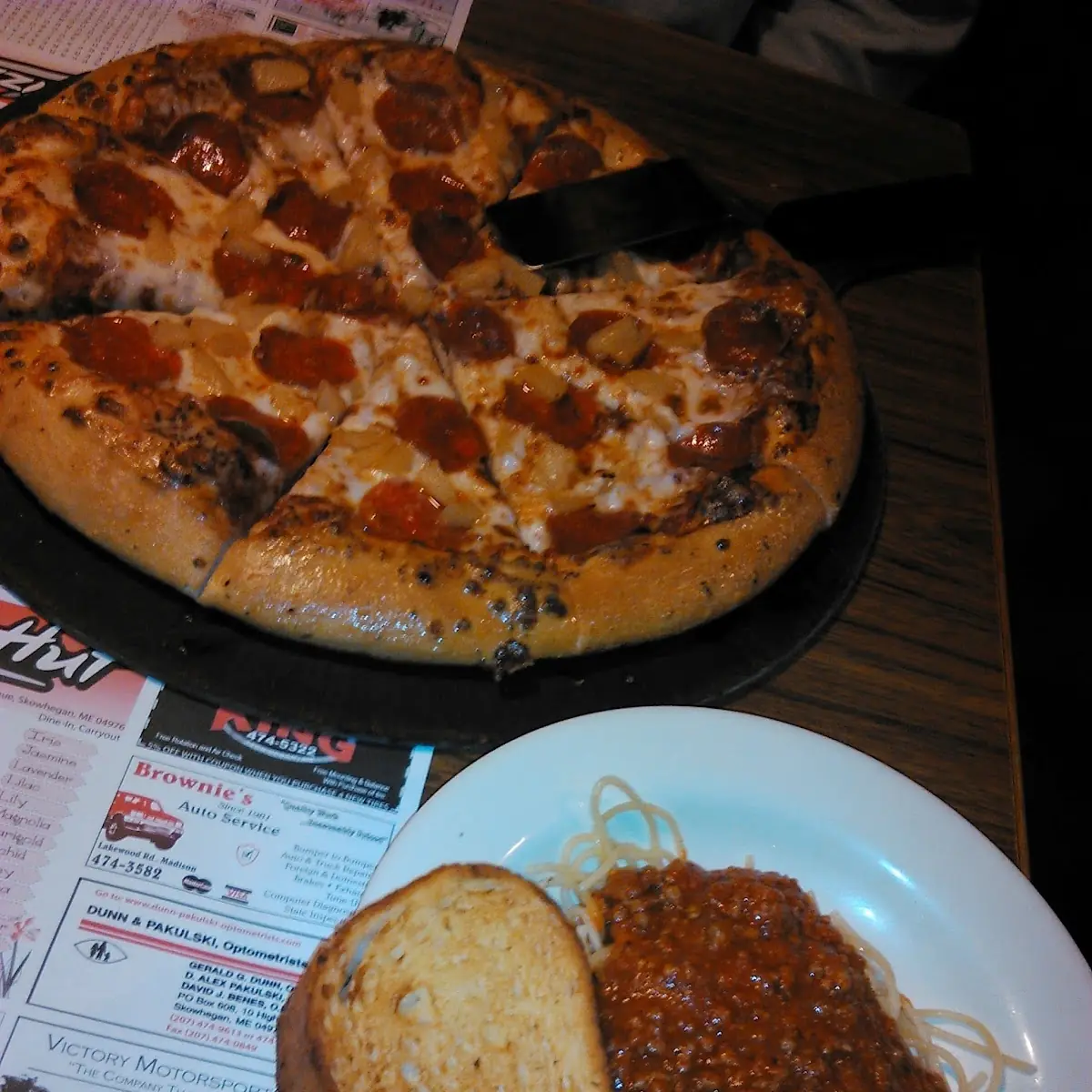Spaghetti with Meat Sauce and Garlic Bread