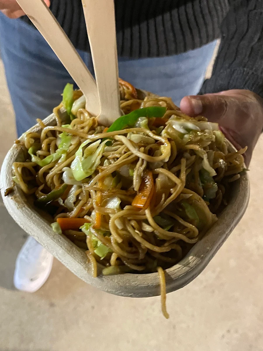 Veg Chow Mein, Chaatmosphere