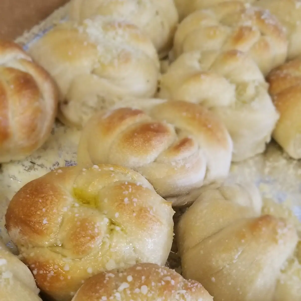 Fresh Garlic Rolls