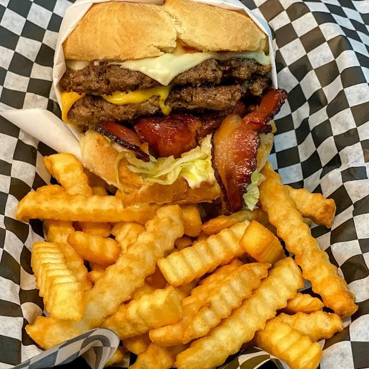 Cheeseburger with Seasoned Fries