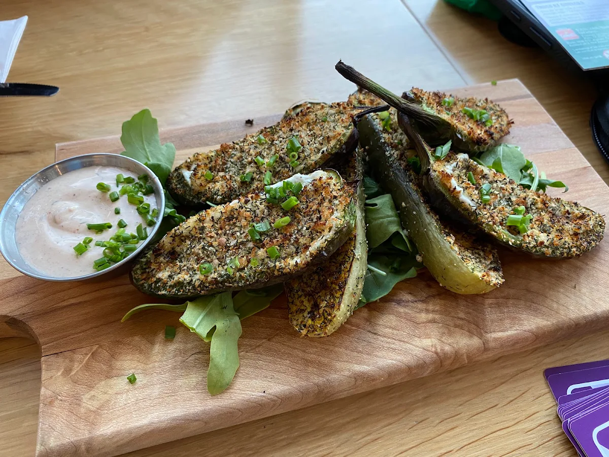 Cornichons Frits, Le Relais Boréale Montréal - Microbrasserie & Boutique