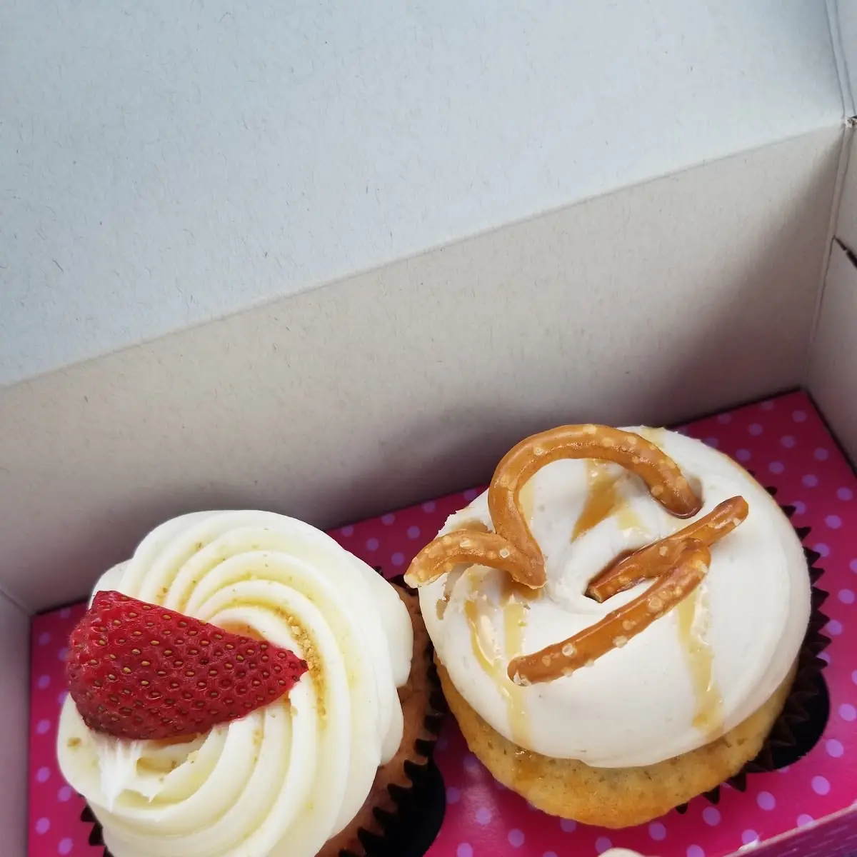 Strawberry Cheesecake & Banana Pretzel Cupcakes