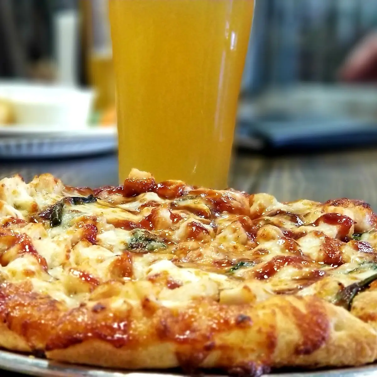 BBQ Chicken Pizza w Spinach and a Half Nelson Pint