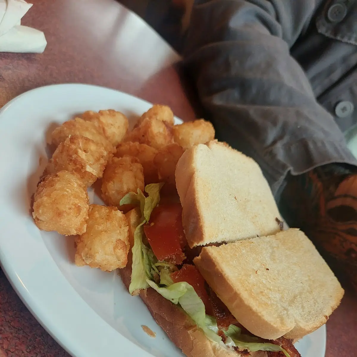 blt Sandwich with Tots