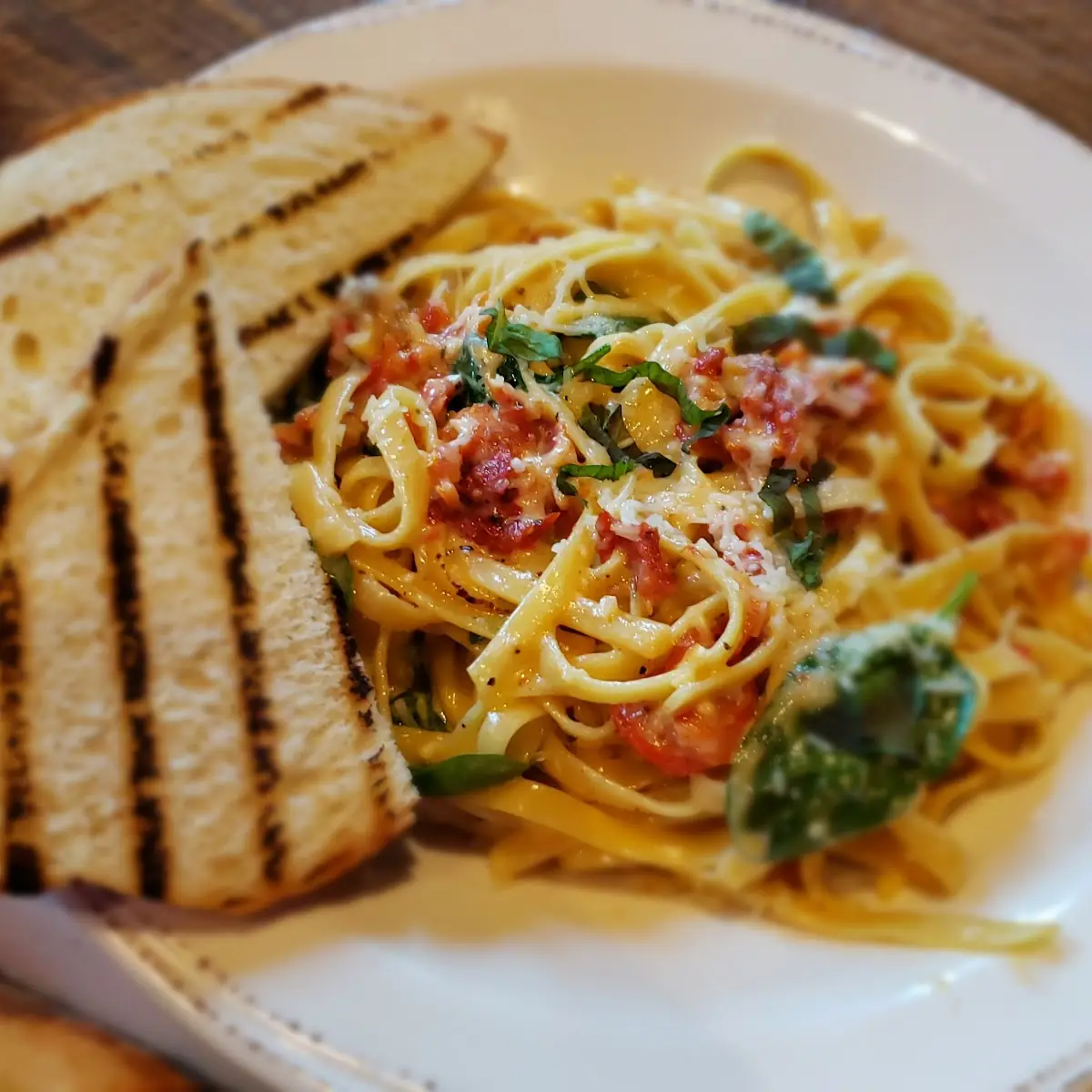 Linguini with Alfredo Sauce and Sun Dried Tomatoes