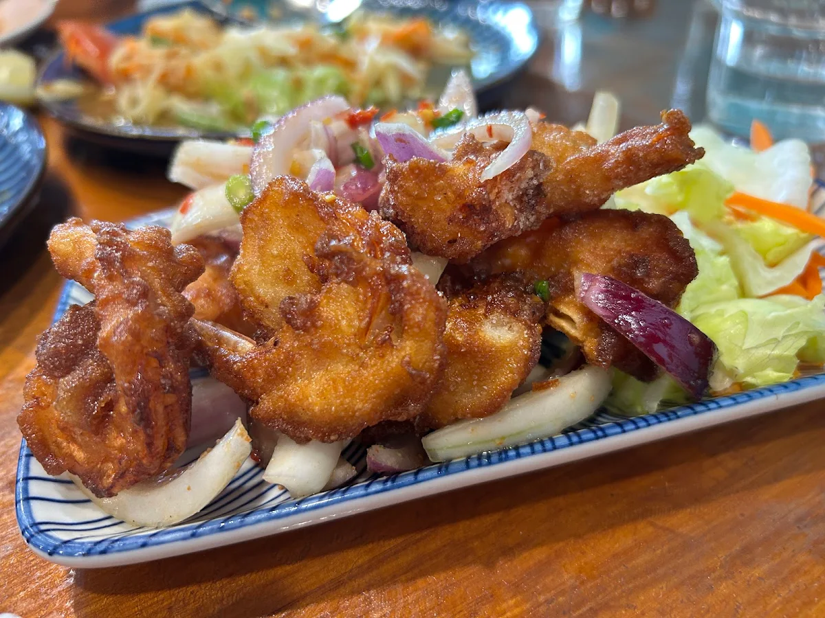 soft shell crab salad ยำปูนิ่ม, ถั่วทอง TuaThong Thai Restaurant