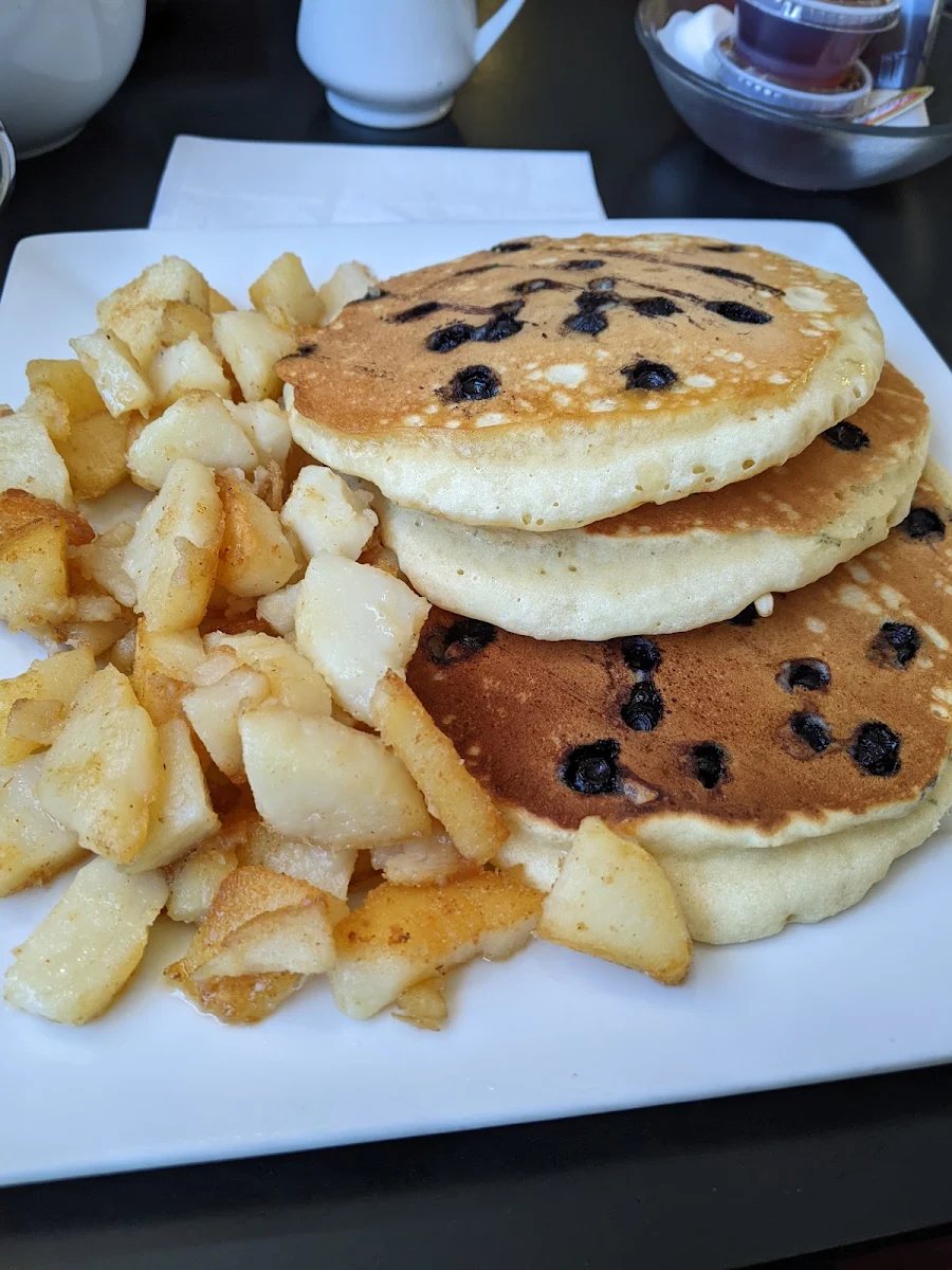 Blueberry Pancakes & Homefries