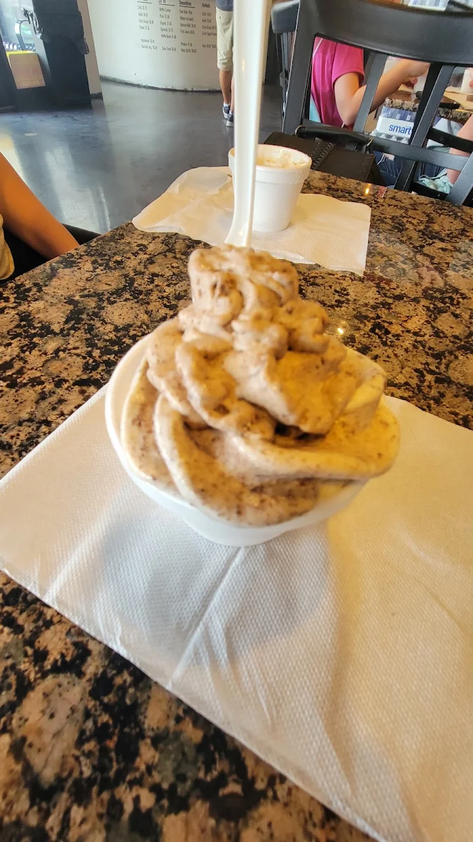 Vanilla Ice Cream with Reeses Peanut Butter Cup