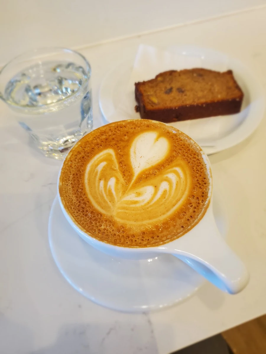Vanilla Latte and Banana Bread