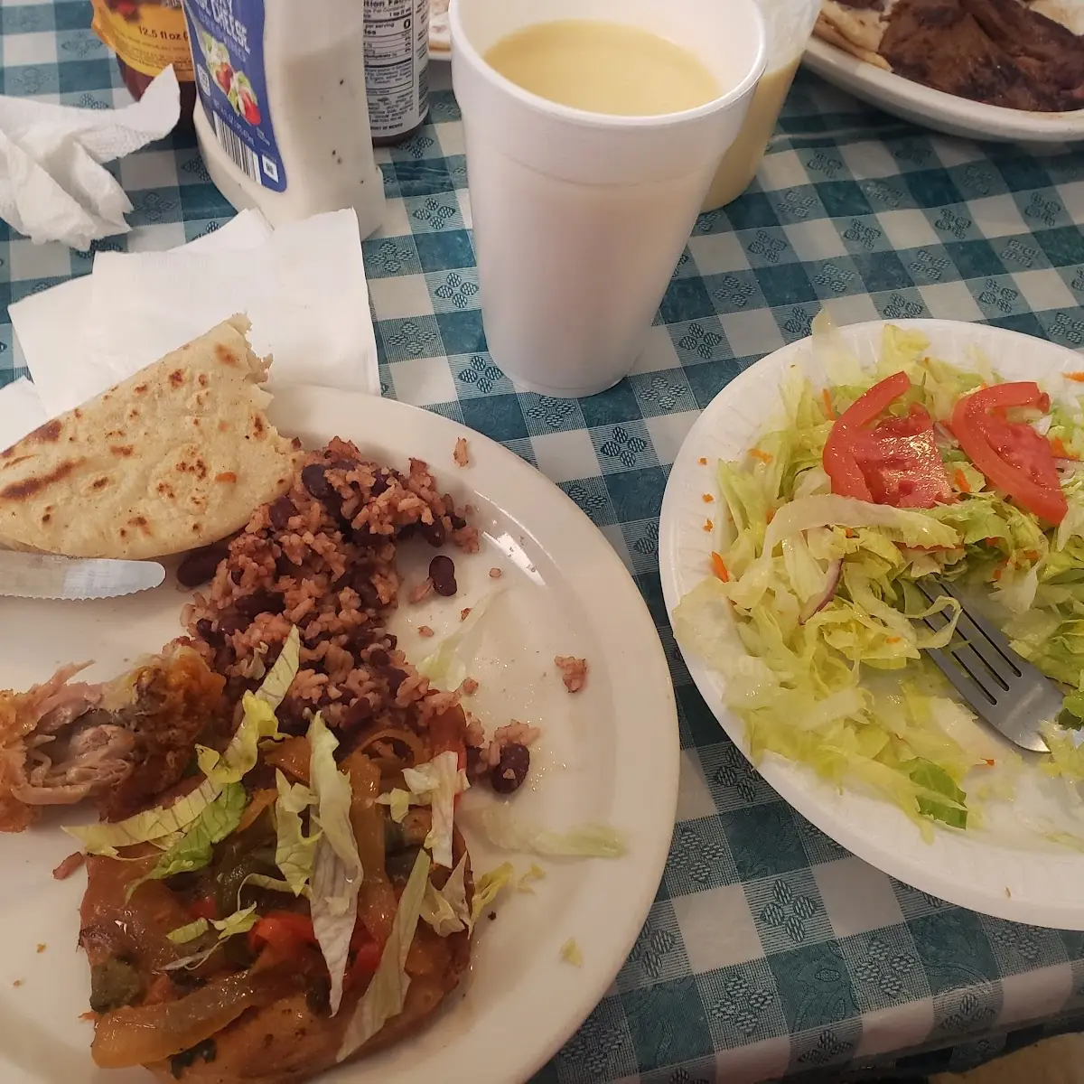 Ensalada Verde Pollo Empanisado Chuleta Encebollada Y ATOL De Elote Muy Rico Todo