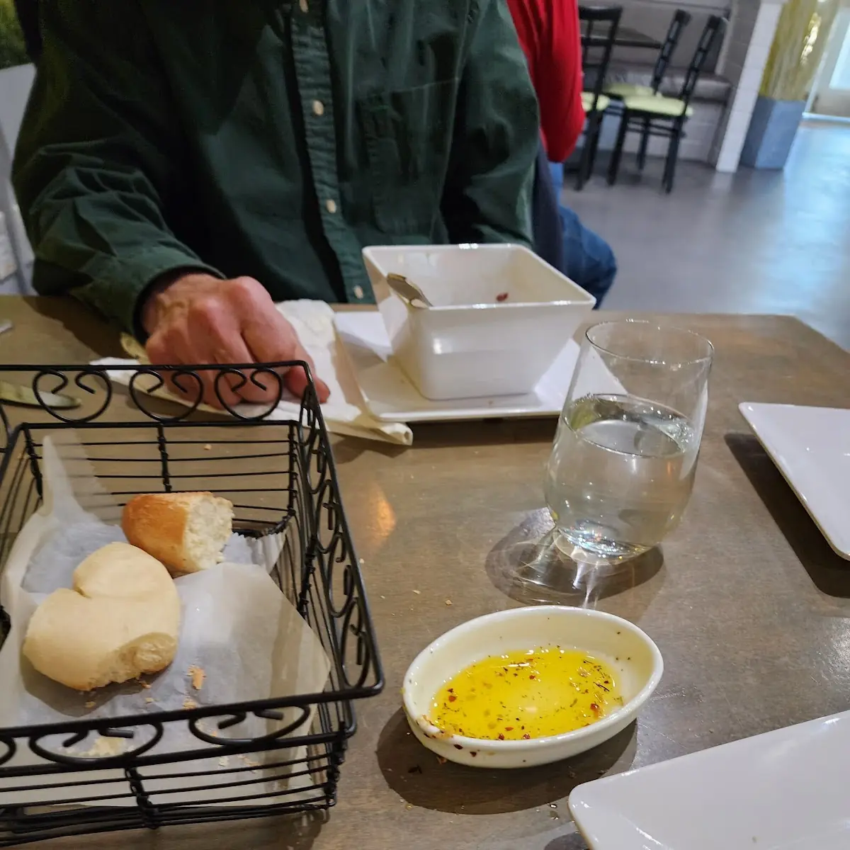 Bread with Olive Oil and Garlic Dipping Sauce