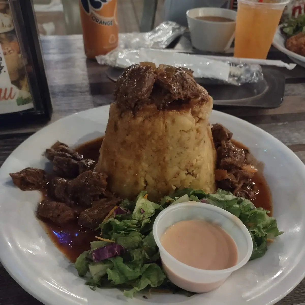 Mofongo Y Churrasco En Salsa Criolla