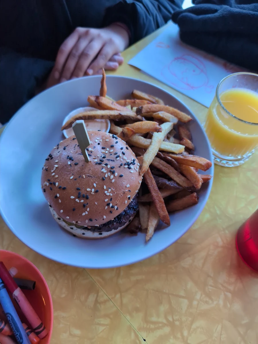 Le Hibou Sirloin Burger, Cafe Le Hibou
