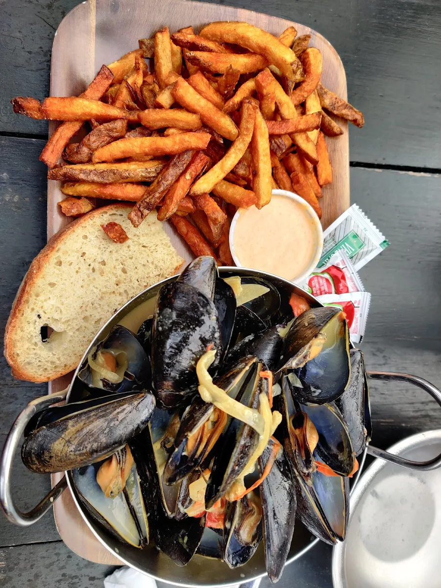 Moules Frites, Cafe Le Hibou