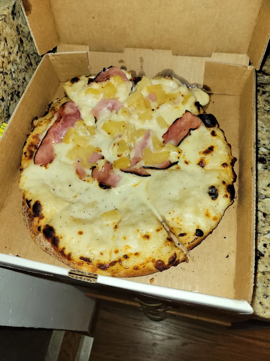 Hawaiian Pizza with White Sauce