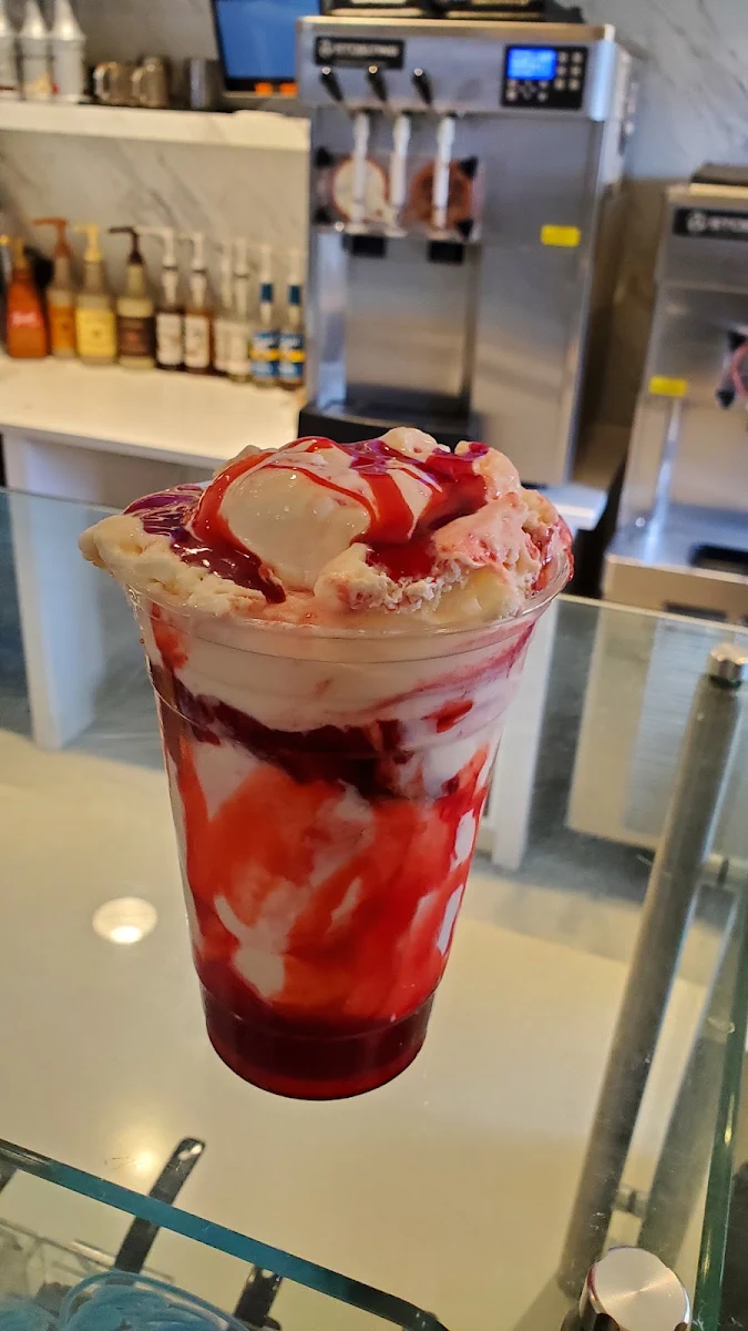 Brownie Sundae - Strawberry Shortcake