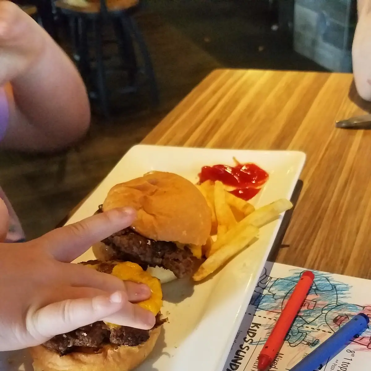 Kids Cheeseburger
