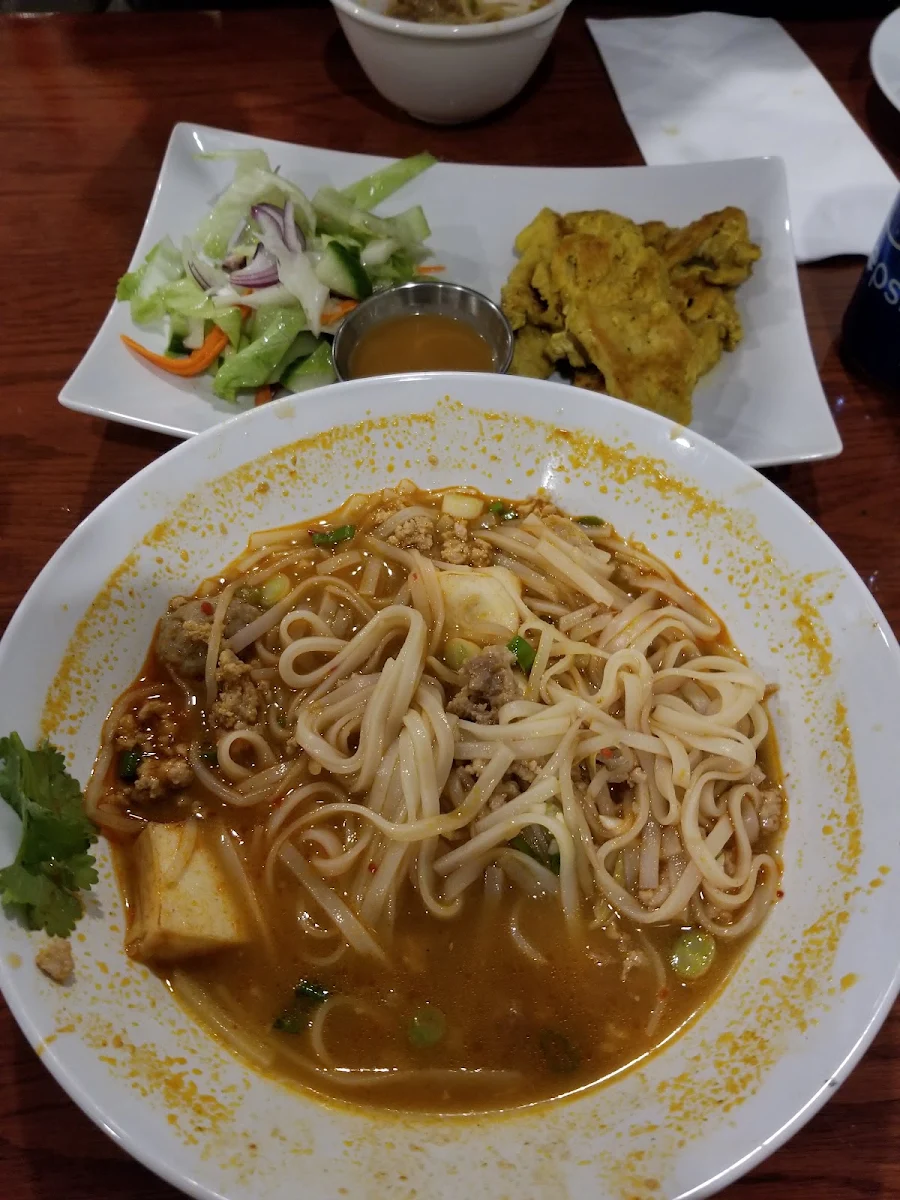 Kao Soy Yellow Curry Noodle Soup